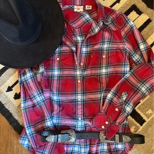 Levi’s women’s pearl snap size medium